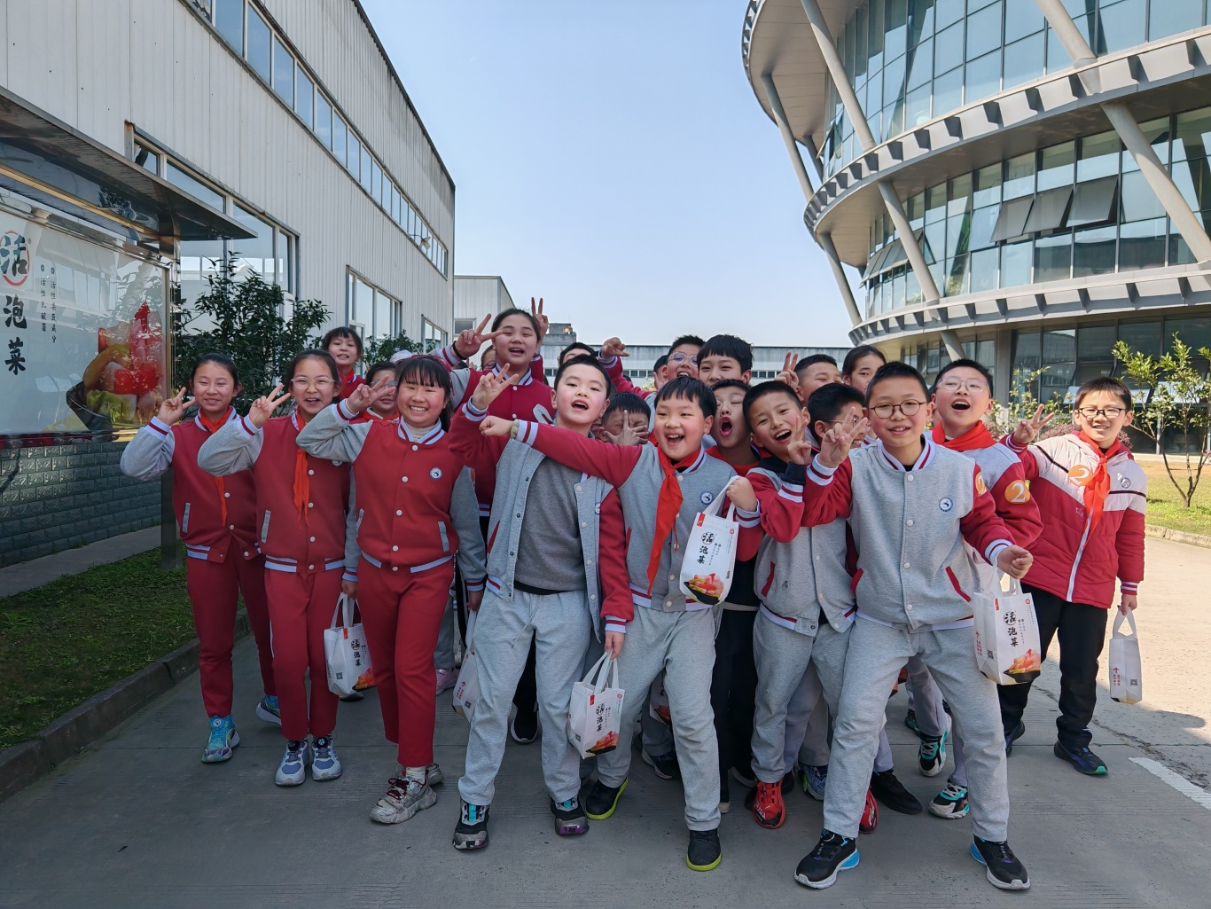 跟着春天去研学：传承非遗，对话自然——眉师附小五年级共赴东坡文化与自然之约